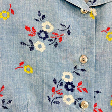 Load image into Gallery viewer, Floral 1970s Crop Top