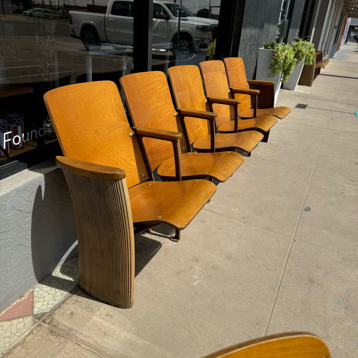 演劇 maple Maple Auditorium Seating – Found Furnishings