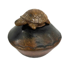 Load image into Gallery viewer, Art Pottery Turtle Box