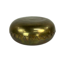 Load image into Gallery viewer, Brass Clam Ashtray