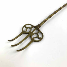 Load image into Gallery viewer, Brass Toasting Fork