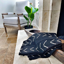 Load image into Gallery viewer, Chevron Mudcloth Blanket