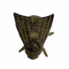 Load image into Gallery viewer, Cast Iron Fly Figurine