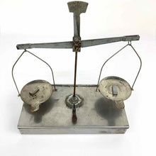 Load image into Gallery viewer, Vintage Travel Scale