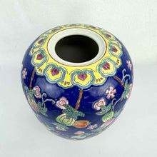 Load image into Gallery viewer, Chinese Porcelain Ginger Jar