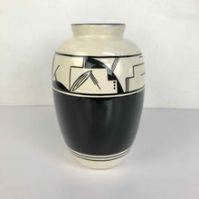 Load image into Gallery viewer, Native American Pottery Vase