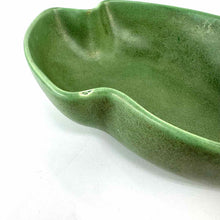 Load image into Gallery viewer, Green Leaf Pottery Bowl