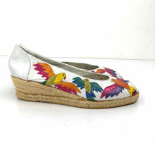 Load image into Gallery viewer, Espadrille Parrot Wedges