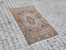 Load image into Gallery viewer, Oushak 1950s Rug