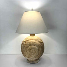 Load image into Gallery viewer, Pink Shell 1980s Lamp