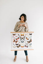 Load image into Gallery viewer, Magnetic Hanging Frame 15"