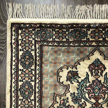 Load image into Gallery viewer, Small Hand Knotted Rug