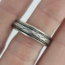 Load image into Gallery viewer, Braided Spinning Fidget Ring