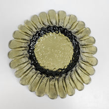 Load image into Gallery viewer, Green Daisy Flower Bowl