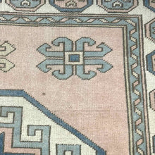 Load image into Gallery viewer, Oushak 1950s Rug