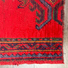 Load image into Gallery viewer, Hand Knotted Runner Rug