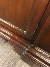 Load image into Gallery viewer, Wooden Locking Console