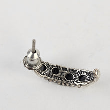 Load image into Gallery viewer, Sterling Engraved Leaf Earrings