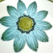Load image into Gallery viewer, Up-Sa Daisy Dessert Plates