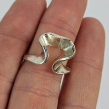 Load image into Gallery viewer, Ribbon Ripple Sterling Ring