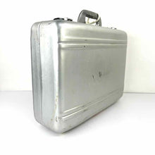 Load image into Gallery viewer, Alluminum Gulf Suitcase