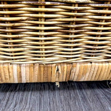 Load image into Gallery viewer, Vintage Trunk