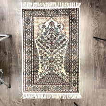 Load image into Gallery viewer, Small Hand Knotted Rug