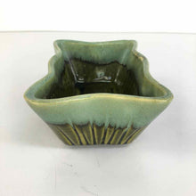 Load image into Gallery viewer, Drip Glaze Pottery Planter