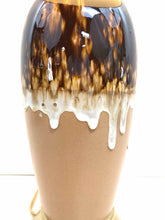 Load image into Gallery viewer, Drip Glaze Pottery Lamp
