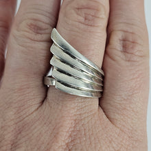 Load image into Gallery viewer, Art Deco Wing Ring