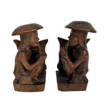 Load image into Gallery viewer, Carved Smoking Men Bookends