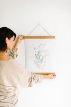 Load image into Gallery viewer, Magnetic Hanging Frame 15"