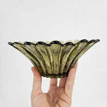 Load image into Gallery viewer, Green Daisy Flower Bowl