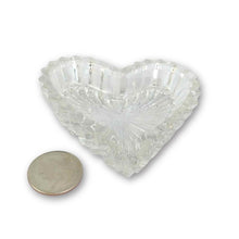 Load image into Gallery viewer, Glass Heart Ashtray