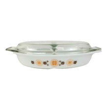 Load image into Gallery viewer, Pyrex Divided Dish &amp; Lid