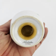 Load image into Gallery viewer, Up-Sa Daisy Salt Shaker