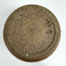 Load image into Gallery viewer, Speckle Glaze Pottery Jar