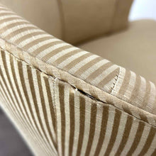 Load image into Gallery viewer, Rolling Barrel Chair