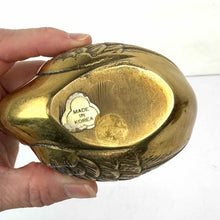 Load image into Gallery viewer, Swan Figurine