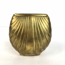 Load image into Gallery viewer, Brass Shell Vase