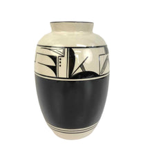 Load image into Gallery viewer, Native American Pottery Vase