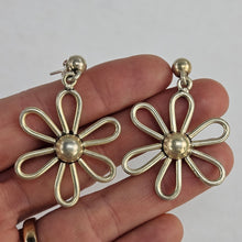 Load image into Gallery viewer, Sterling Flower Earrings