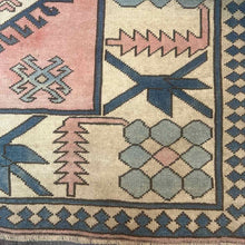 Load image into Gallery viewer, Oushak 1940s Rug