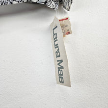 Load image into Gallery viewer, Ladies White &amp; Black Blouse