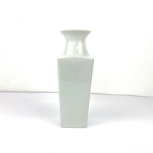 Load image into Gallery viewer, Porcelain Vase